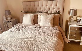 A Room In Central Park Apts