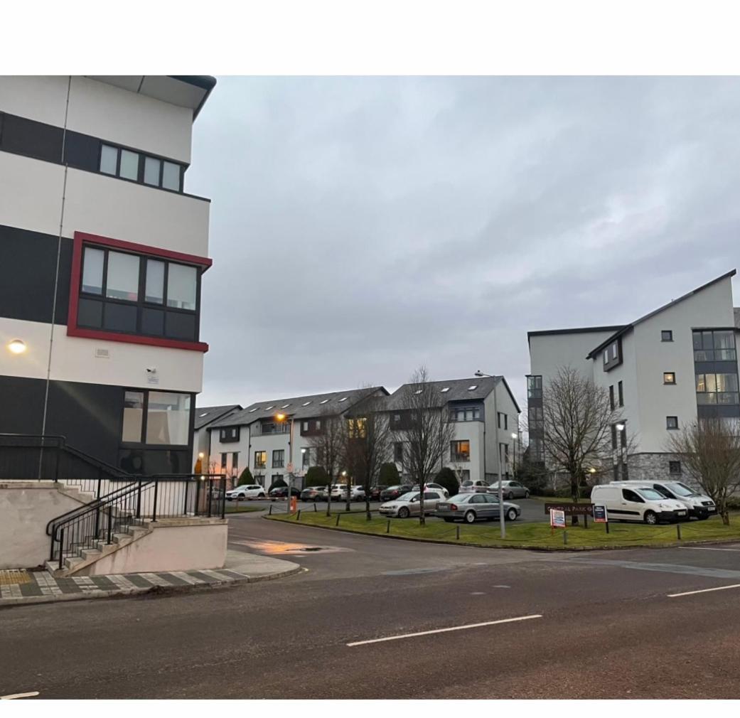 A Room In Central Park Apts Carrick-on-Shannon Exterior photo